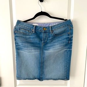GAP Women’s denim skirt size 8